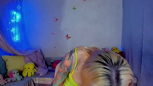 LickLizzy online show from 11-24-25, 09:47