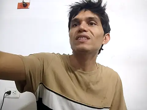 Snapshot of PrivCamZone chatting on 10-26-25, 01:44 PrivCamZone online show from 10-26-25, 01:44