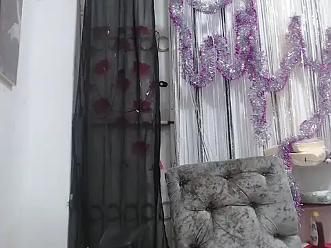 Snapshot of heyline_milf chatting on 12-21-24, 12:49 heyline milf online show from 12-21-24, 12:49
