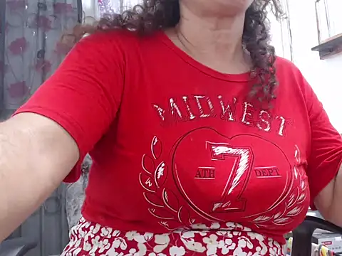 Snapshot of heyline_milf chatting on 12-27-24, 11:10 heyline milf online show from 12-27-24, 11:10