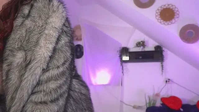 Amaliamour online show from 10-28-25, 03:43