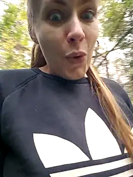 Keli Jessi online show from 10-27-25, 01:59