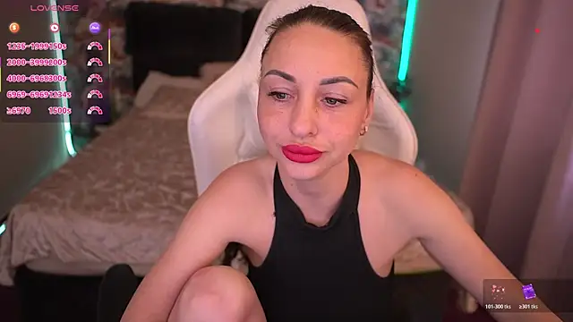 Snapshot of KristiiMax chatting on 05-13-26, 10:34 KristiiMax online show from 05-13-26, 10:34