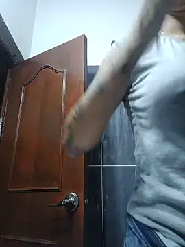 Snapshot of LunaZambrano chatting on 05-15-26, 02:29 LunaZambrano online show from 05-15-26, 02:29
