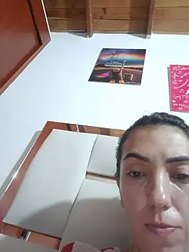 Snapshot of LunaZambrano chatting on 05-20-26, 04:18 LunaZambrano online show from 05-20-26, 04:18