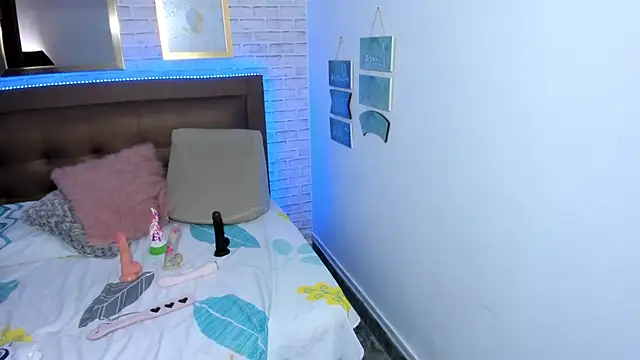 mila katts online show from 03-16-25, 03:58