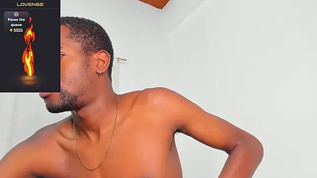 Snapshot of santi_brown chatting on 02-03-25, 11:05 santi brown online show from 02-03-25, 11:05