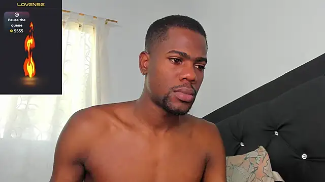 Snapshot of santi_brown chatting on 09-23-25, 07:39 santi brown online show from 09-23-25, 07:39