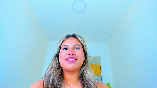 Snapshot of Carlota_peach chatting on 02-05-25, 09:25 Carlota peach online show from 02-05-25, 09:25