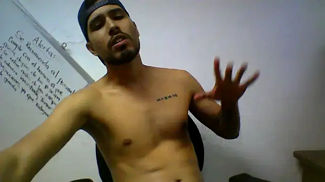 Snapshot of robinson183 chatting on 07-16-26, 12:38 robinson183 online show from 07-16-26, 12:38