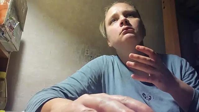 Snapshot of FrumCake chatting on 03-11-25, 11:04 FrumCake online show from 03-11-25, 11:04