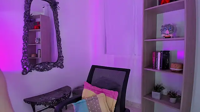 KimberlyJohnsoon online show from 11-17-25, 03:29