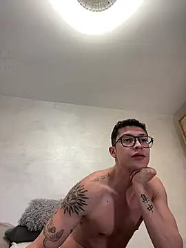 Snapshot of sebas_1122 chatting on 04-06-26, 12:17 sebas 1122 online show from 04-06-26, 12:17