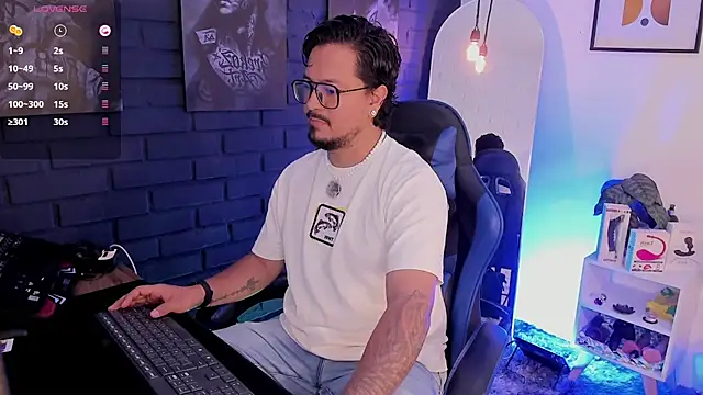 Snapshot of DaviidEvans_ chatting on 03-05-26, 12:12 DaviidEvans online show from 03-05-26, 12:12