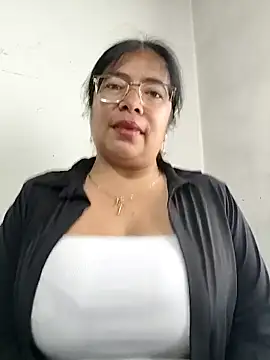   valentina18 online show from 04-19-26, 01:10