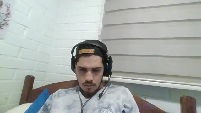 Snapshot of hung_weeb chatting on 12-10-24, 12:28 hung weeb online show from 12-10-24, 12:28