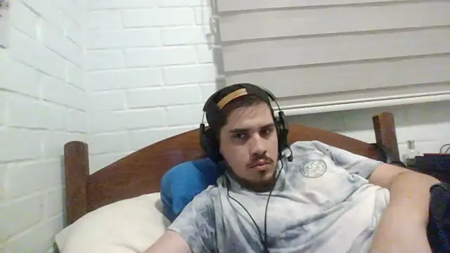 Snapshot of hung_weeb chatting on 12-10-24, 03:30 hung weeb online show from 12-10-24, 03:30