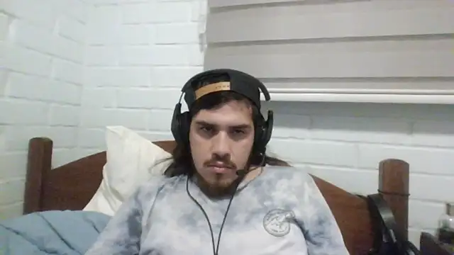 Snapshot of hung_weeb chatting on 12-15-24, 03:24 hung weeb online show from 12-15-24, 03:24