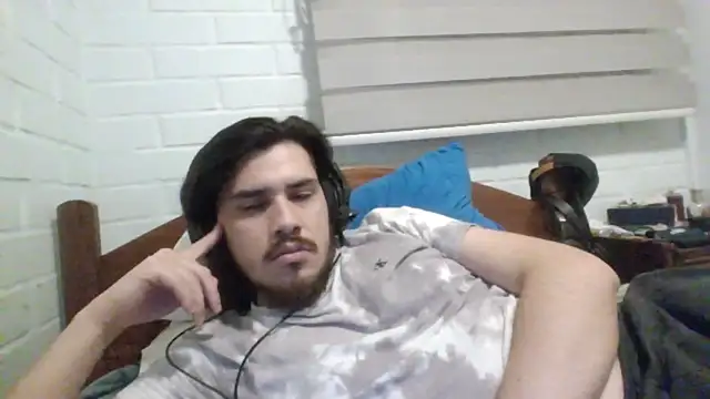 Snapshot of hung_weeb chatting on 12-24-24, 03:38 hung weeb online show from 12-24-24, 03:38