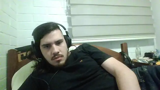 Snapshot of hung_weeb chatting on 01-20-25, 01:39 hung weeb online show from 01-20-25, 01:39