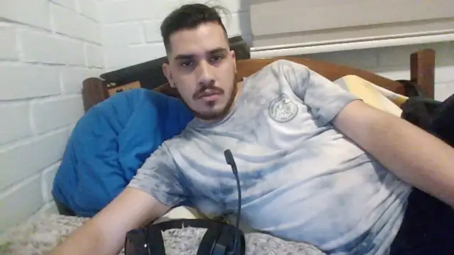 Snapshot of hung_weeb chatting on 01-22-25, 03:41 hung weeb online show from 01-22-25, 03:41