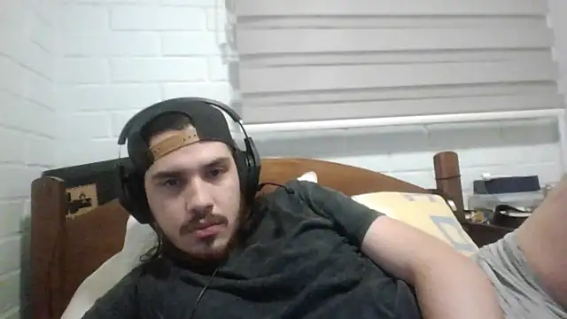 Snapshot of hung_weeb chatting on 02-02-25, 03:32 hung weeb online show from 02-02-25, 03:32