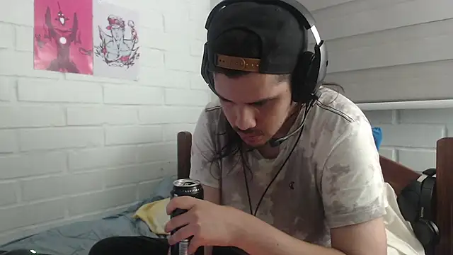 Snapshot of hung_weeb chatting on 02-13-25, 02:45 hung weeb online show from 02-13-25, 02:45