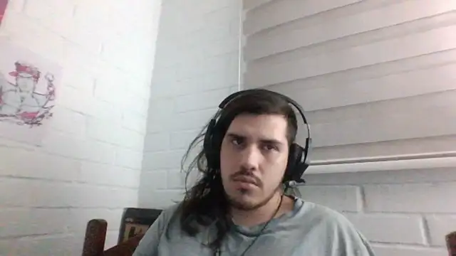 Snapshot of hung_weeb chatting on 02-15-25, 02:04 hung weeb online show from 02-15-25, 02:04