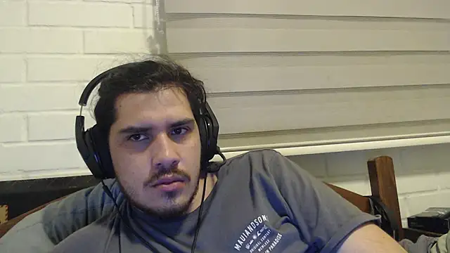 Snapshot of hung_weeb chatting on 10-13-25, 01:16 hung weeb online show from 10-13-25, 01:16