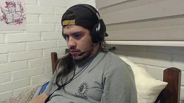 Snapshot of hung_weeb chatting on 10-14-25, 03:18 hung weeb online show from 10-14-25, 03:18