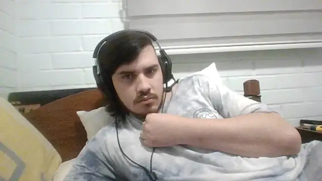 Snapshot of hung_weeb chatting on 10-27-25, 03:54 hung weeb online show from 10-27-25, 03:54