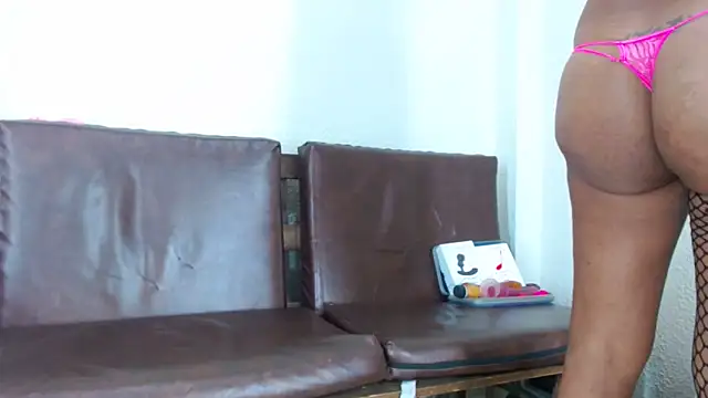 Courtney Valeria online show from 03-10-25, 07:07