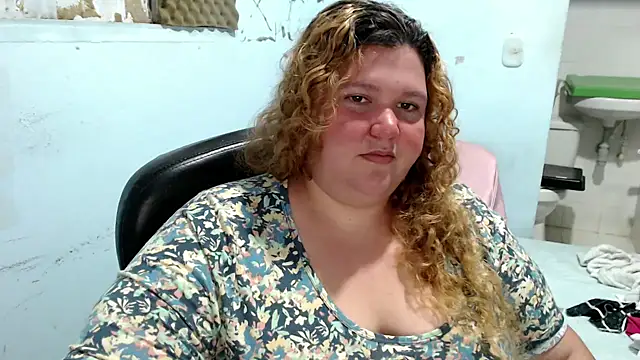 Snapshot of squirt322bbw chatting on 06-18-26, 06:34 squirt322bbw online show from 06-18-26, 06:34