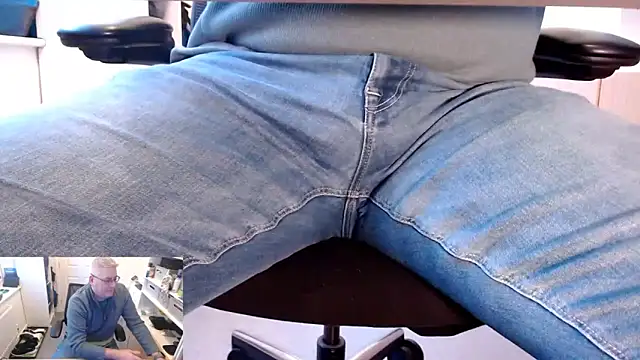 Snapshot of RicRockhard chatting on 11-24-25, 09:31 RicRockhard online show from 11-24-25, 09:31