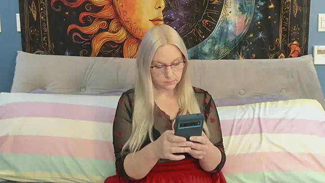 SaraBearXo online show from 09-11-25, 01:11