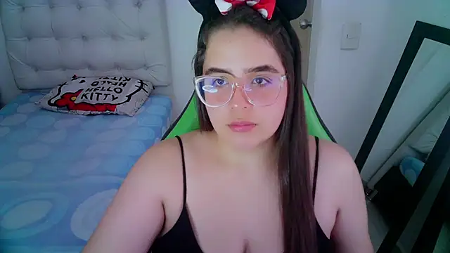 Snapshot of _alicia_z chatting on 12-17-24, 06:09 alicia z online show from 12-17-24, 06:09