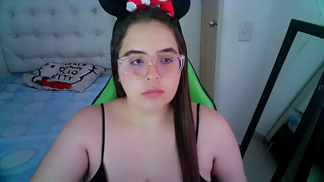 Snapshot of _alicia_z chatting on 12-17-24, 09:16 alicia z online show from 12-17-24, 09:16