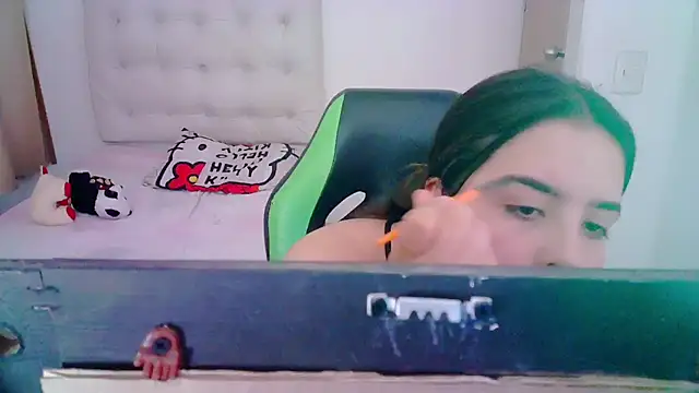 Snapshot of _alicia_z chatting on 12-27-24, 05:37 alicia z online show from 12-27-24, 05:37