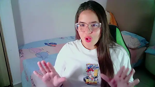 Snapshot of _alicia_z chatting on 01-15-25, 05:15 alicia z online show from 01-15-25, 05:15