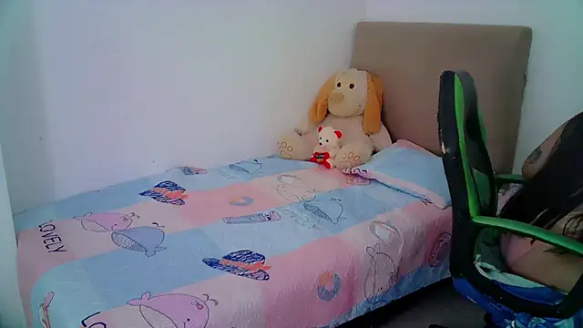 Snapshot of _alicia_z chatting on 01-18-25, 05:59 alicia z online show from 01-18-25, 05:59