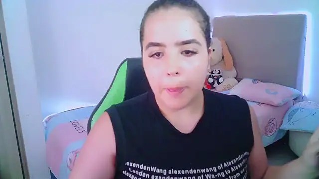 Snapshot of _alicia_z chatting on 01-25-25, 06:02 alicia z online show from 01-25-25, 06:02