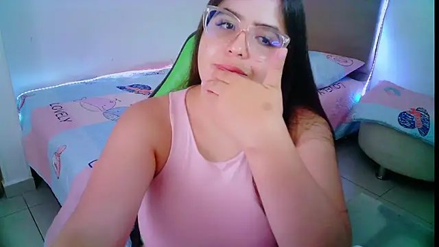 Snapshot of _alicia_z chatting on 02-01-25, 08:37 alicia z online show from 02-01-25, 08:37