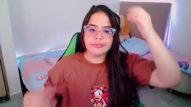 Snapshot of _alicia_z chatting on 02-04-25, 09:10 alicia z online show from 02-04-25, 09:10