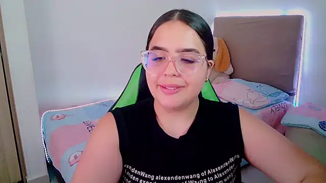 Snapshot of _alicia_z chatting on 02-06-25, 08:56 alicia z online show from 02-06-25, 08:56