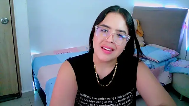 Snapshot of _alicia_z chatting on 02-14-25, 11:31 alicia z online show from 02-14-25, 11:31