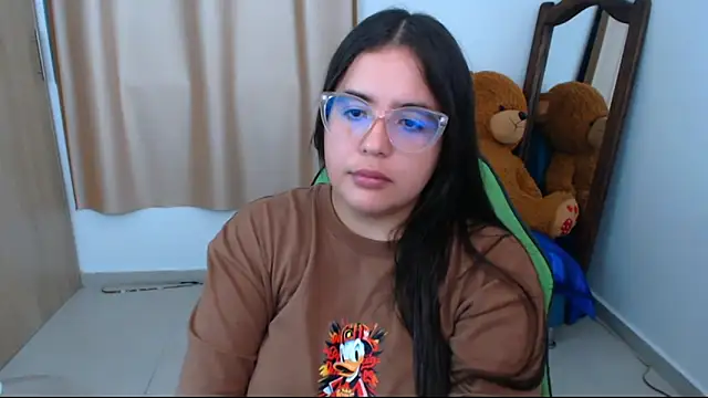 Snapshot of _alicia_z chatting on 02-23-25, 08:11 alicia z online show from 02-23-25, 08:11