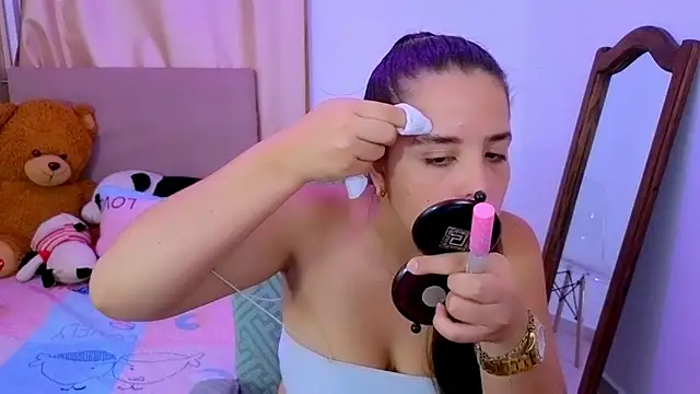 Snapshot of _alicia_z chatting on 02-19-26, 04:19 alicia z online show from 02-19-26, 04:19