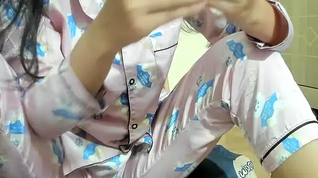 Snapshot of Beauty_Asian_Tina chatting on 02-27-25, 06:50 Beauty Asian Tina online show from 02-27-25, 06:50