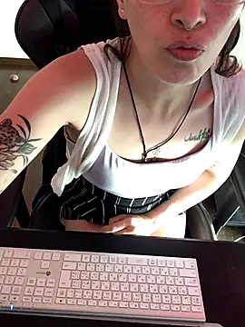 Snapshot of YumieCp chatting on 10-09-25, 02:42 YumieCp online show from 10-09-25, 02:42