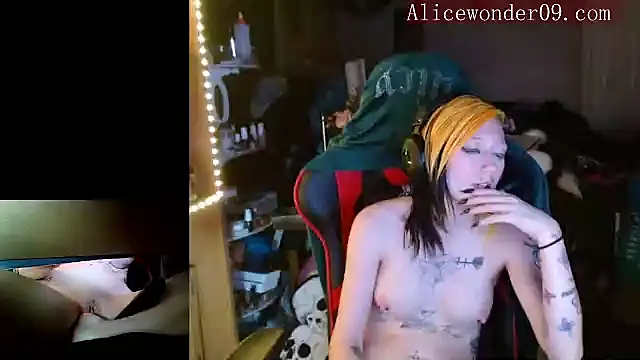 alicewonder09 online show from 12-18-24, 10:40